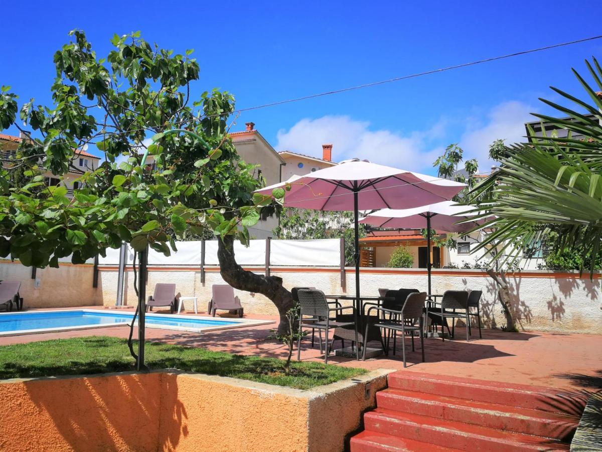 Apartments Bilic With Garden & Swimming Pool - 50M From The Beach Пиешчана Увала Екстериор снимка