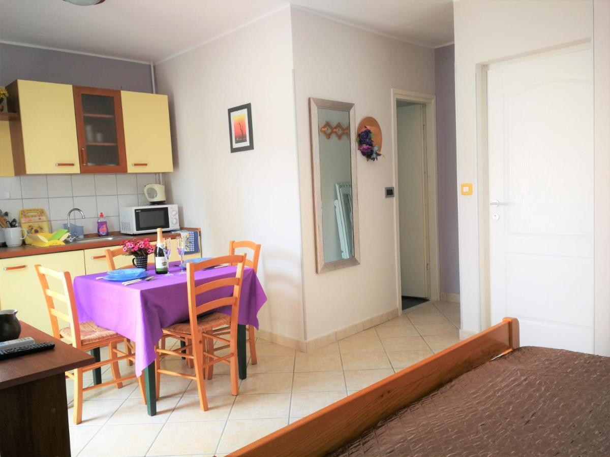 Apartments Bilic With Garden & Swimming Pool - 50M From The Beach Пиешчана Увала Екстериор снимка