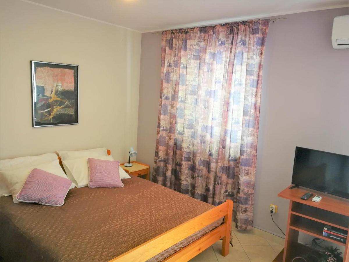 Apartments Bilic With Garden & Swimming Pool - 50M From The Beach Пиешчана Увала Екстериор снимка