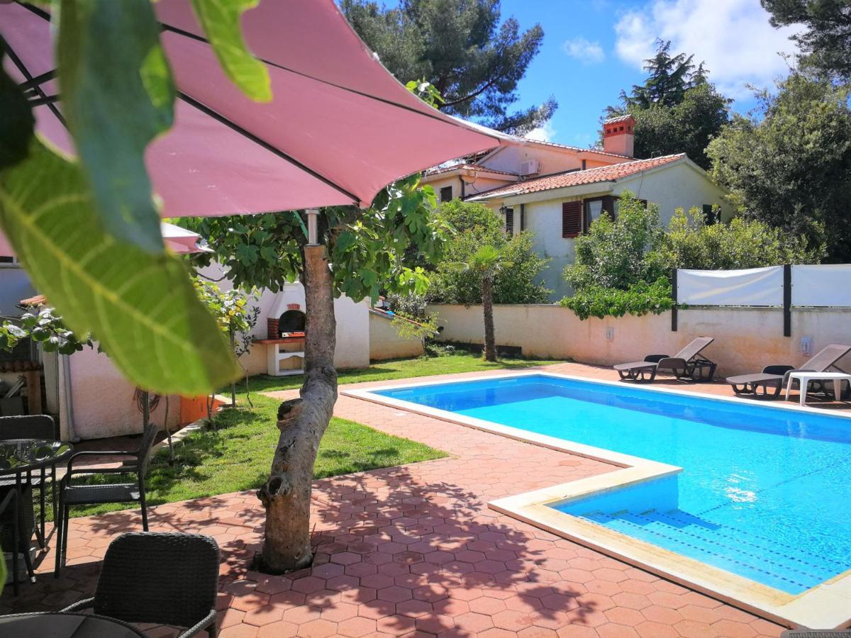 Apartments Bilic With Garden & Swimming Pool - 50M From The Beach Пиешчана Увала Екстериор снимка