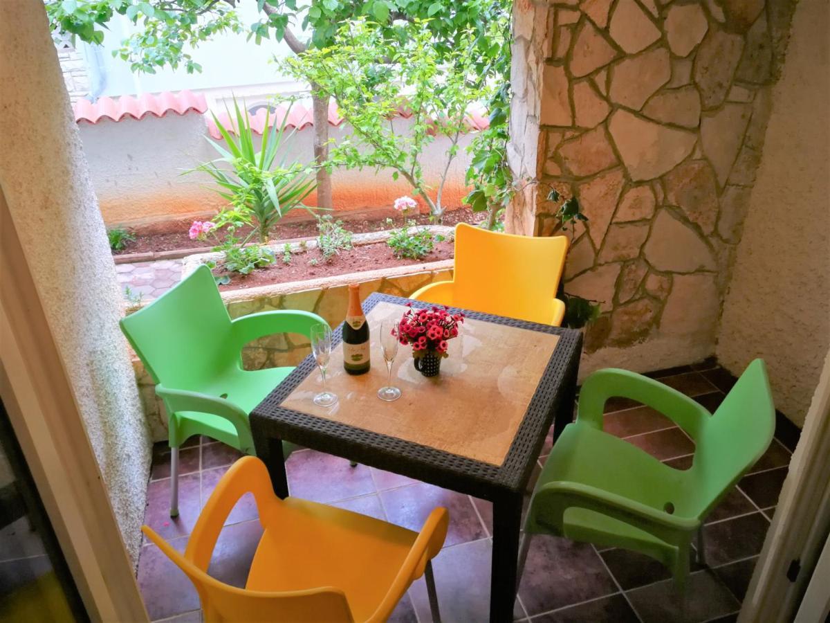 Apartments Bilic With Garden & Swimming Pool - 50M From The Beach Пиешчана Увала Екстериор снимка