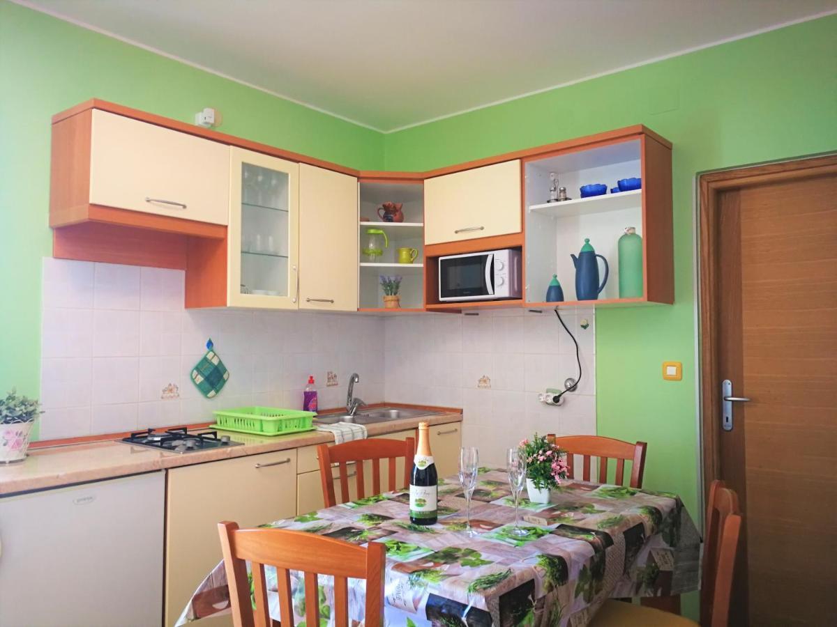 Apartments Bilic With Garden & Swimming Pool - 50M From The Beach Пиешчана Увала Екстериор снимка